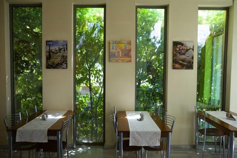 Dining area, Breakfast