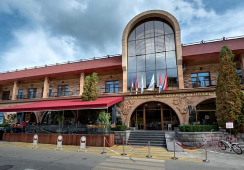 Property building, Facade/entrance