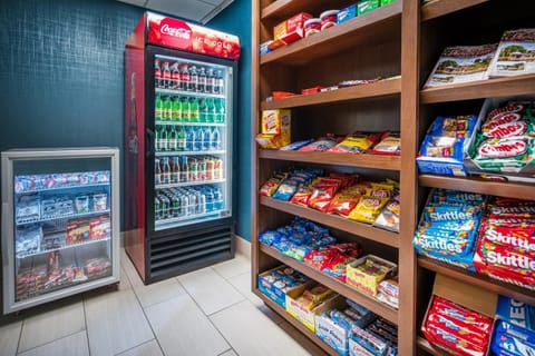 Lobby or reception, Food and drinks, Food, vending machine