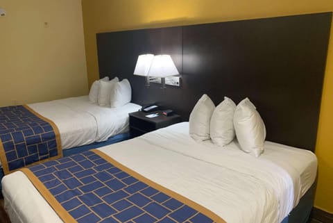 Days Inn & Suites by Wyndham Tampa/Raymond James Stadium Hotel in Egypt Lake-Leto