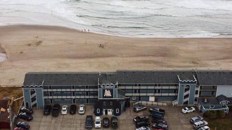 Sandcastle Beachfront Motel in Lincoln City