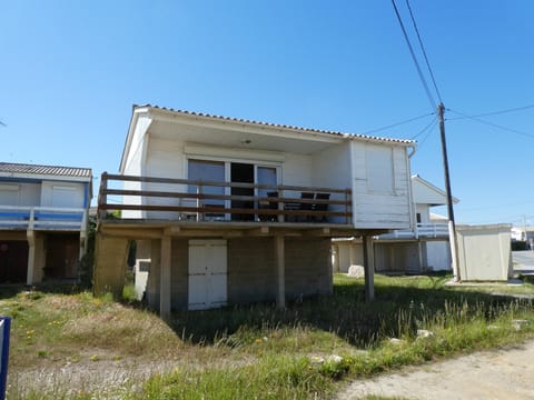 UN CHALET EN BOIS A LA PLAGE House in Gruissan