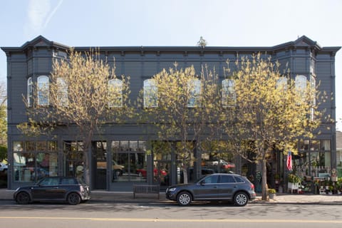 Property building, Location