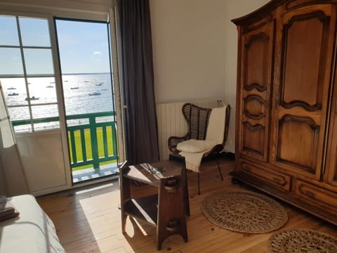 Property building, Photo of the whole room, Bedroom, Sea view