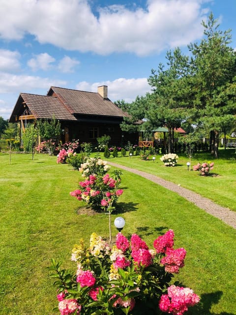 Property building, Day, Natural landscape, Garden, Garden view