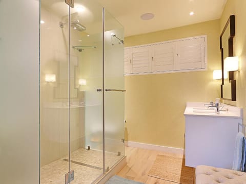 Shower, Bathroom, Decorative detail, towels