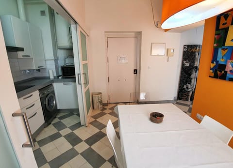 Kitchen or kitchenette, Photo of the whole room, minibar, oven, pet friendly, stove, washing machine