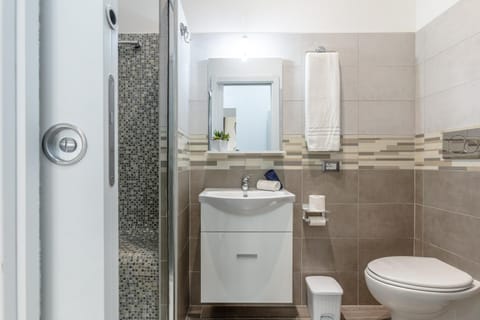 Bathroom, Photo of the whole room, Bedroom