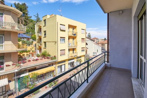 Property building, Balcony/Terrace, City view