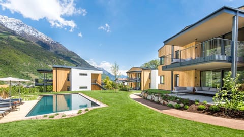 Property building, Garden, Swimming pool, Swimming pool