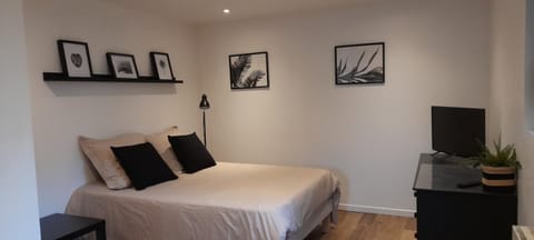 Bed, Photo of the whole room