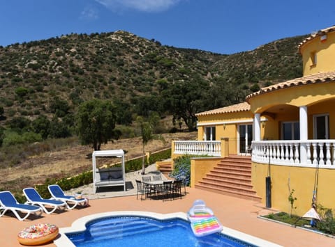 Casa Albera - with pool and fantastic views Villa in Alt Empordà