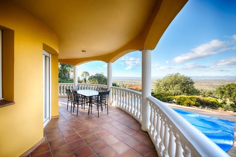 Casa Albera - with pool and fantastic views Moradia in Alt Empordà