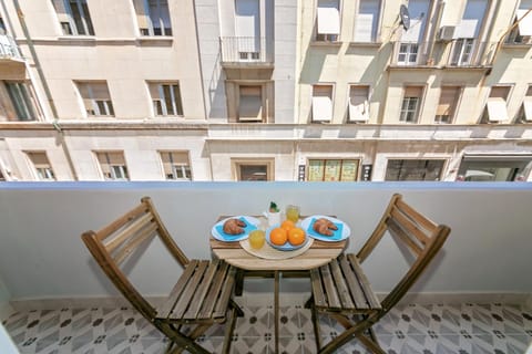 Balcony/Terrace, Balcony/Terrace, Decorative detail, Decorative detail, Seating area, Dining area, City view, Landmark view, Street view