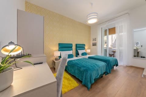 Balcony/Terrace, Photo of the whole room, Seating area, Bedroom