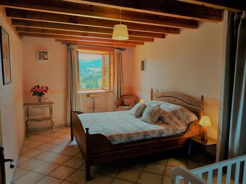 Gîte confortable avec sauna, cheminée, jardin, proche station de ski - FR-1-496-39 House in Auvergne-Rhône-Alpes