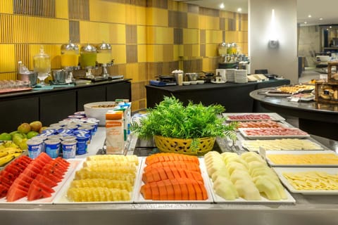 Restaurant/places to eat, Breakfast, Buffet breakfast