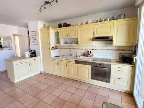 Appartement T3 avec garage privatif, terrasse, à 400m des plages et proches commerces - FR-1-316-229 Apartment in Six-Fours-les-Plages