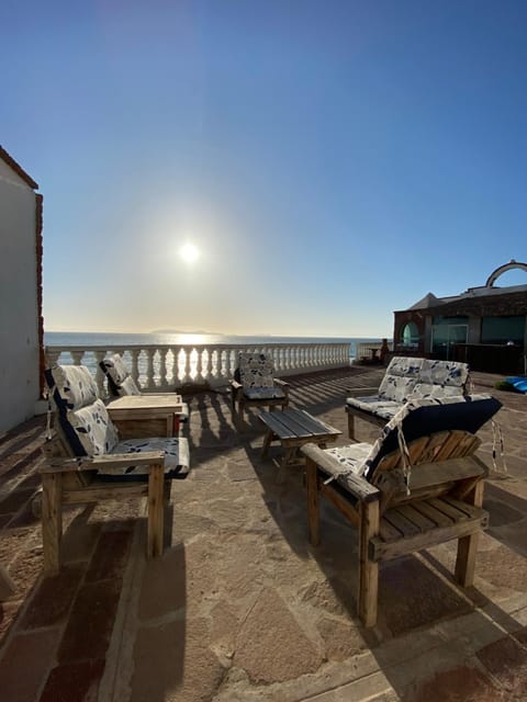 Ocean Front Antique House, Private Beach! Haus in State of Baja California