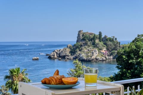 View (from property/room), Balcony/Terrace, Sea view