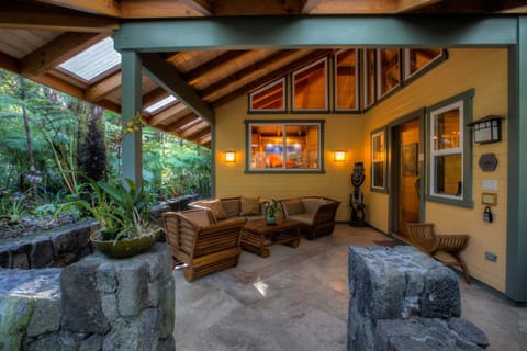 Patio, Facade/entrance, Living room, Seating area