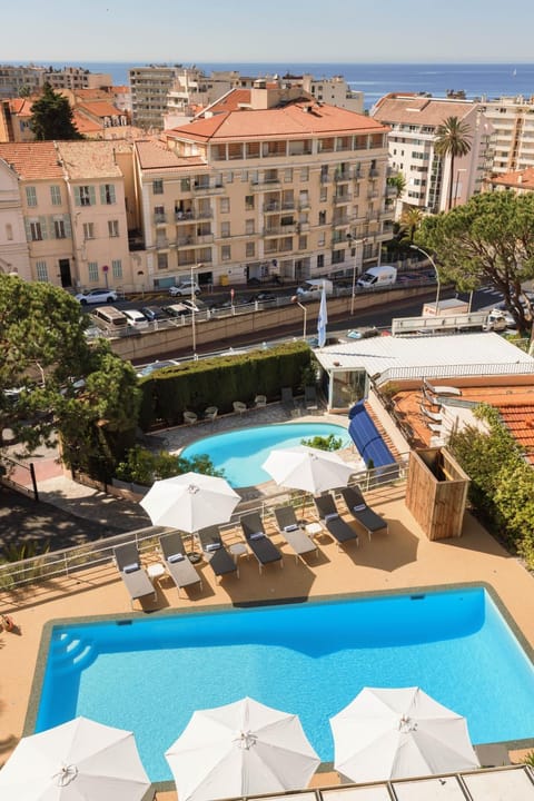 City view, Pool view, Sea view, Swimming pool