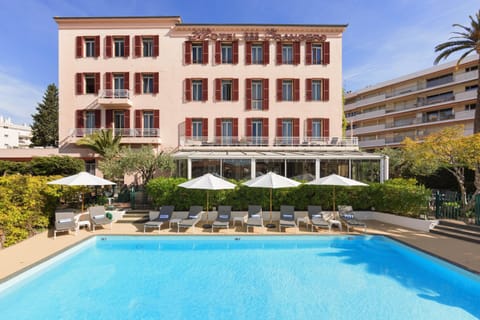 Property building, Day, Pool view, Swimming pool