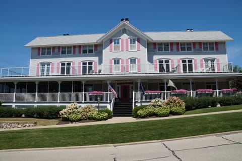Harbor House Inn Bed and Breakfast in Grand Haven