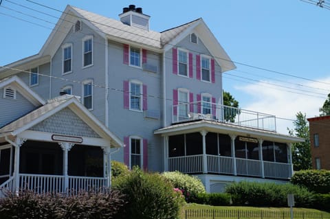Harbor House Inn Bed and Breakfast in Grand Haven