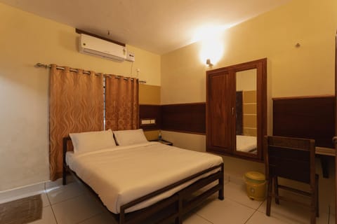 Bed, Photo of the whole room, Bedroom, air conditioner