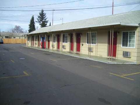 Cascade City Center Motel Motel in Willamette Valley