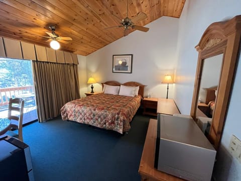 Whispering Pines Lodge Nature lodge in Kernville
