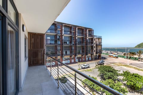Stay at The Point - Warm Welcome Winner Condo in Durban