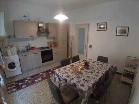 Appartamento centrale fino a 8 posti letto Apartment in Province of Massa and Carrara