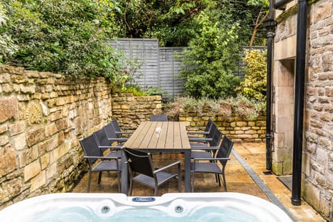 Locksbrook Lodge - Hot Tub - Spacious Outdoor Space Apartment in Bath