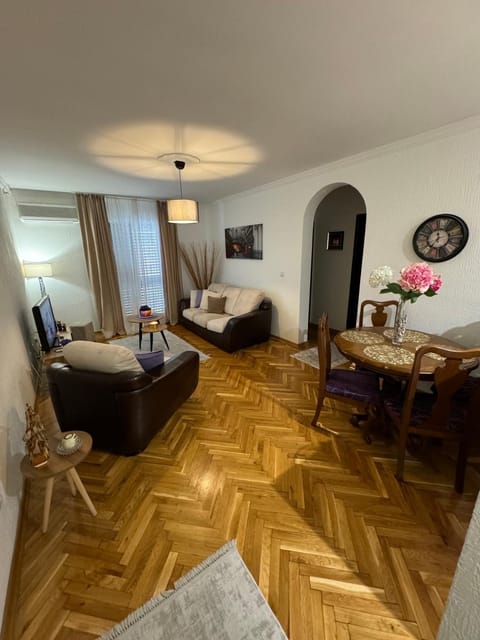 CASA APARTMENTS, two-bedroom apartment Condominio in Budva