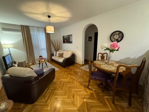 CASA APARTMENTS, two-bedroom apartment Copropriété in Budva