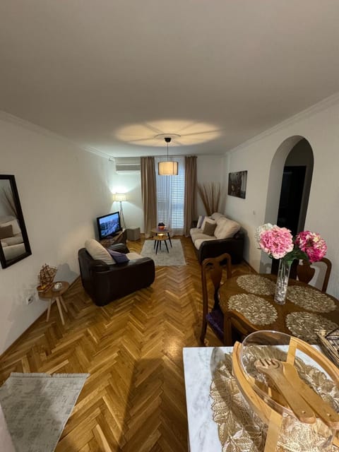 CASA APARTMENTS, two-bedroom apartment Condo in Budva