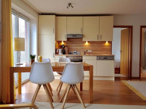 Kitchen or kitchenette, Seating area