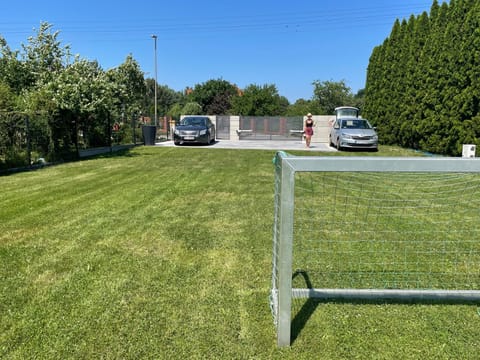 Garden, Garden, Parking