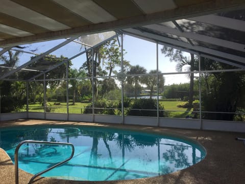 Water FUN! poolPIERkayaksCANOE MotorBoatRENTALpets House in Englewood