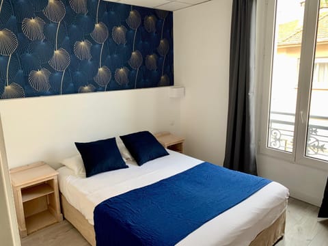 Hôtel de Flore | Saint-Raphael | VacationRenter