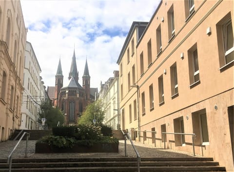 Nearby landmark, Facade/entrance, Neighbourhood