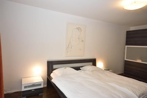 Stylish 2BR near lake - Flower 3 Apartment in Zurich City