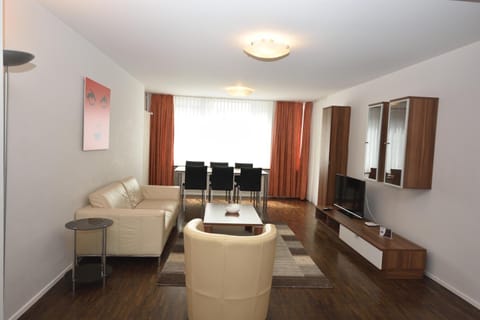 Stylish 2BR near lake - Flower 3 Apartment in Zurich City