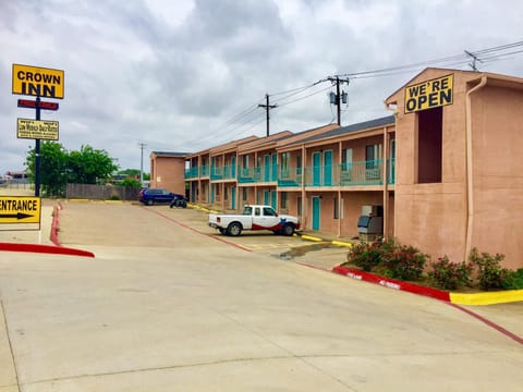 Crown Inn Grand Prairie Motel in Grand Prairie