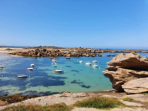 studio exposé plein sud vu sur le port de plaisance Apartment in Perros-Guirec