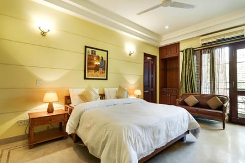Hostie Aarna - 4BHK Independent Apartment at Kailash Colony, South Delhi Copropriété in New Delhi