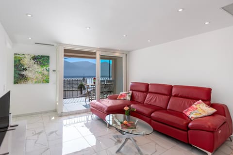 Red View Apartment - Happy Rentals Condo in Ascona