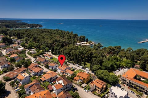 Property building, Nearby landmark, Neighbourhood, Natural landscape, Bird's eye view, Beach, Sea view